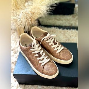 SOLD Coach Luxe Low Top Sneaker - size 7